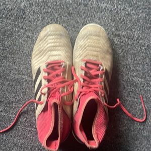 Turf soccer shoes
